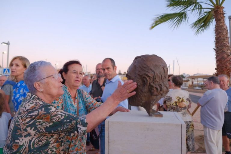 Ayamonte homenajea a Isaías Pérez Saldaña inaugurando una avenida con su nombre