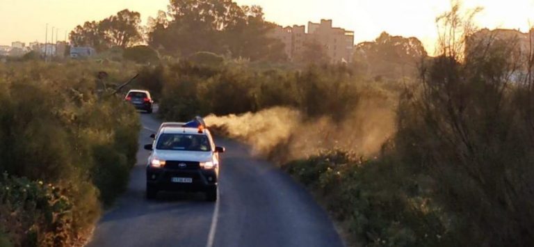 Ayamonte seguirá combatiendo los mosquitos hasta finales de octubre