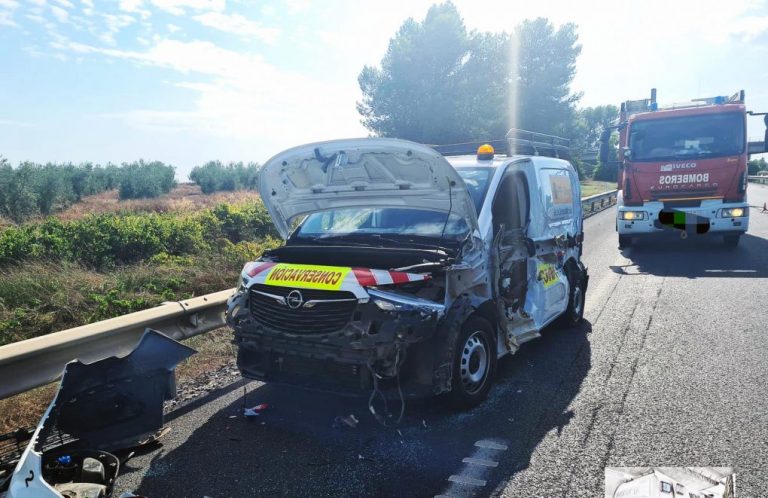 Una persona herida tras impactar un camión con un vehículo de mantenimiento de la A-49