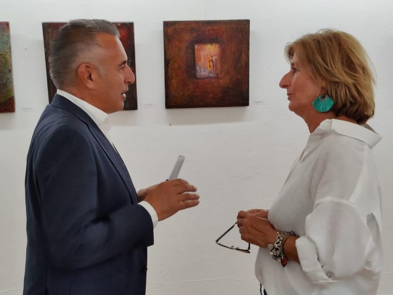 La Galería de Arte ‘Charo Olías’ de Isla Cristina muestra ‘Passages’, de la artista belga Lionelle Stéphane ‘lio’