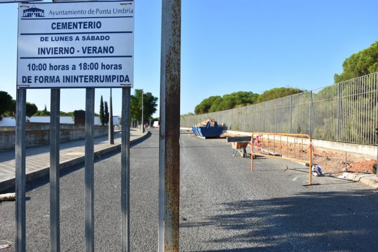 Punta Umbría amplía la zona de aparcamientos del recinto de los cementerios y mejora la accesibilidad del tanatorio