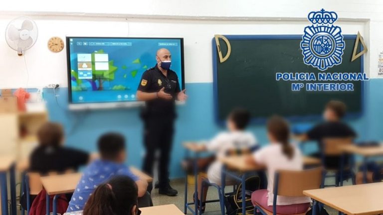 La Policía Nacional inicia en Huelva charlas en colegios sobre redes sociales, acoso escolar o delitos de odio
