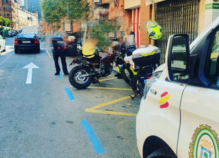 Sorprenden a un menor conduciendo una motocicleta por las calles de Huelva «con conocimiento del padre»