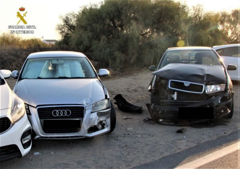 Punta Umbría: investigan a un conductor por darse a la fuga tras salirse de la vía y chocar con tres vehículos estacionados