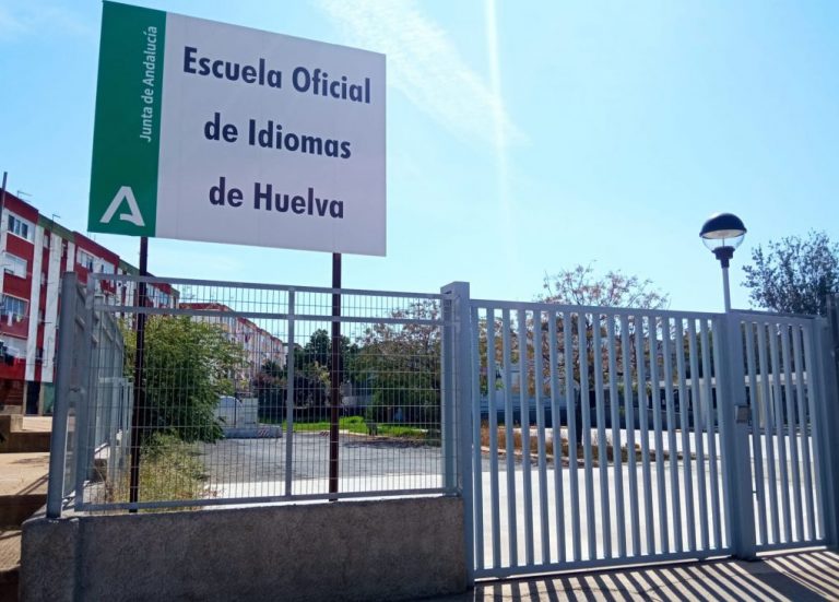 Alumnos de portugués de la Escuela de Idiomas de Huelva no pueden iniciar el curso por falta de un profesor 