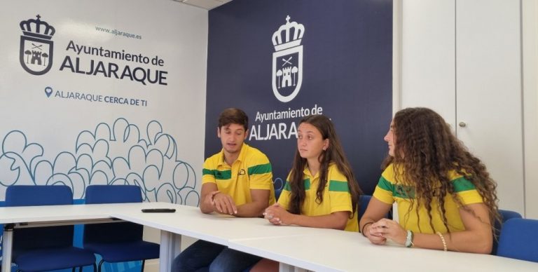 Aljaraque recibe a las exitosas piragüistas locales Araceli Alonso y Daniela García