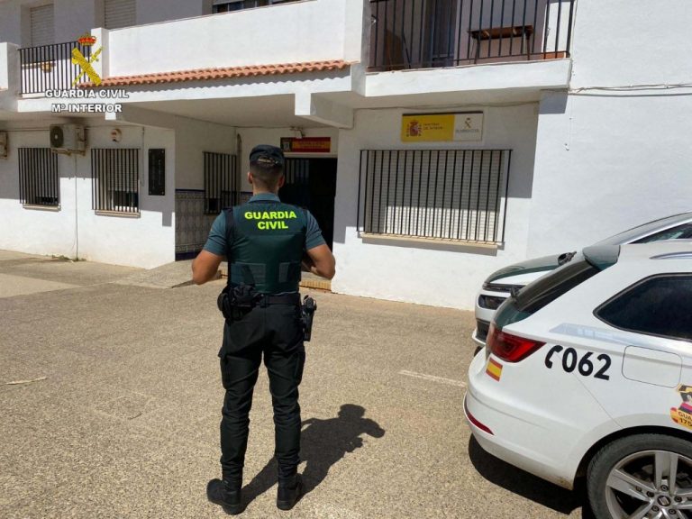 Detenido por varios robos en el interior de vehículos y de combustible en Mazagón y Palos de la Frontera