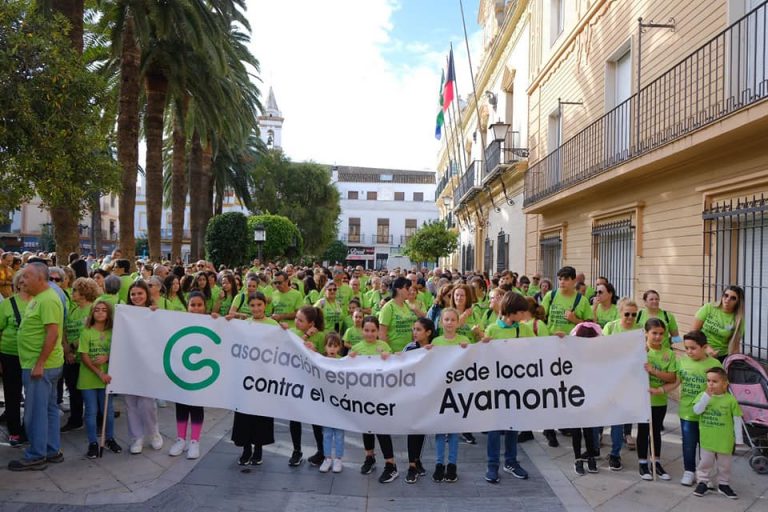 Más de 2.000 personas tiñen de verde Ayamonte en la IX Marcha Solidaria Contra el Cáncer