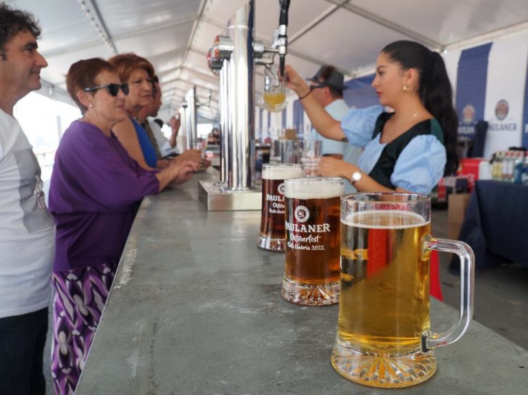Punta Umbría espera consumir este puente más de 150.000 litros de cerveza alemana