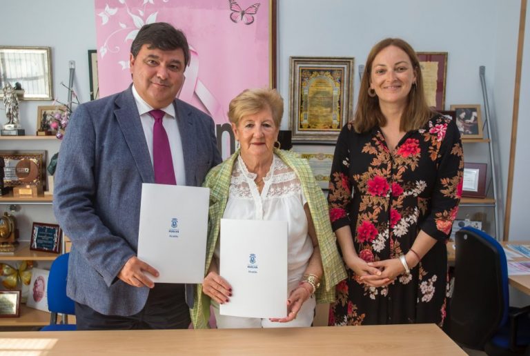 Huelva y ‘Santa Águeda’ aúnan esfuerzos para impulsar acciones frente al cáncer de mama durante todo el año