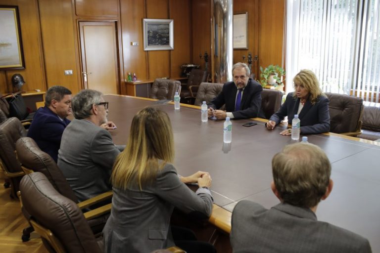 El Puerto de Huelva y la Universidad de Cádiz impulsan la formación en logística e intermodalidad￼