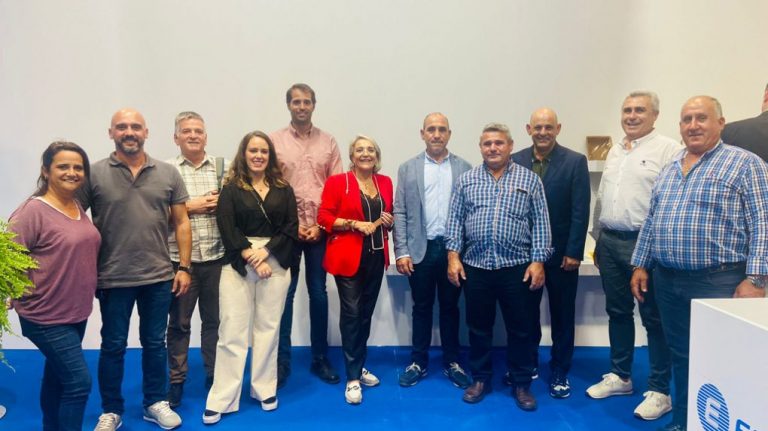La alcaldesa de Cartaya apoya al sector agrícola de la localidad en Fruit Attraction