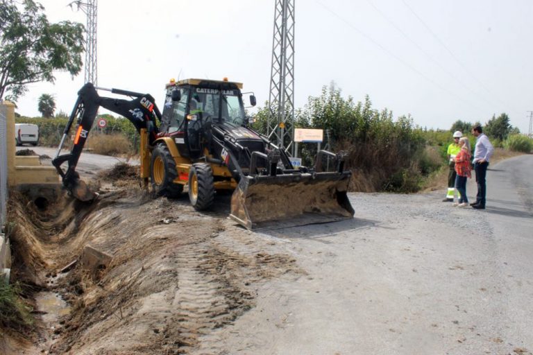 Comienza en Cartaya la reparación del camino de Vallecamba tras numerosas gestiones municipales