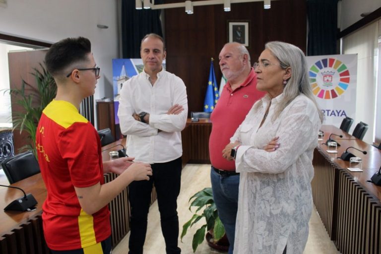Cartaya despide a su deportista Mamen Ramos antes de su participación en el Mundial de Lucha Libre