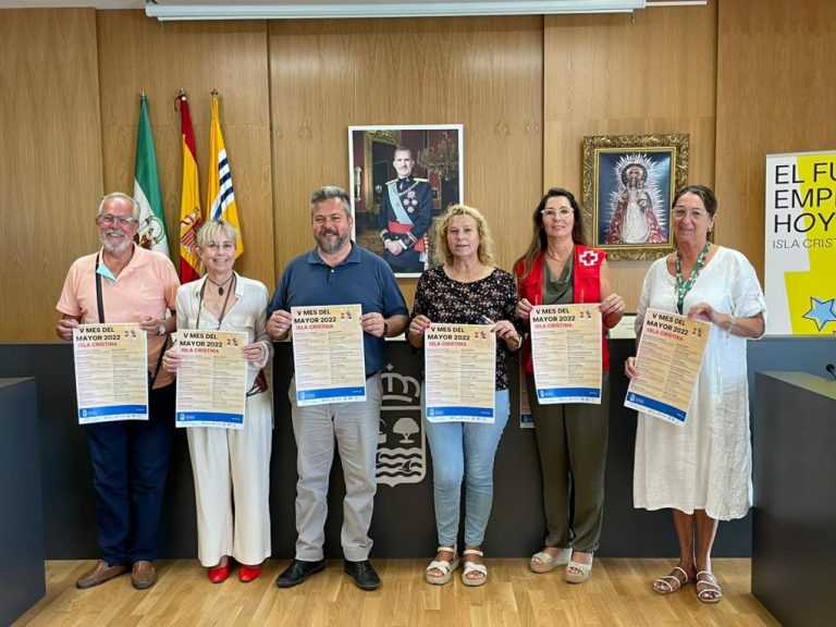 Los mayores cobran protagonismo en Isla Cristina con numerosas actividades destinadas al colectivo