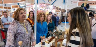 Limón destaca la feria de Tosantos de Niebla por la promoción de los recursos endógenos de la comarca