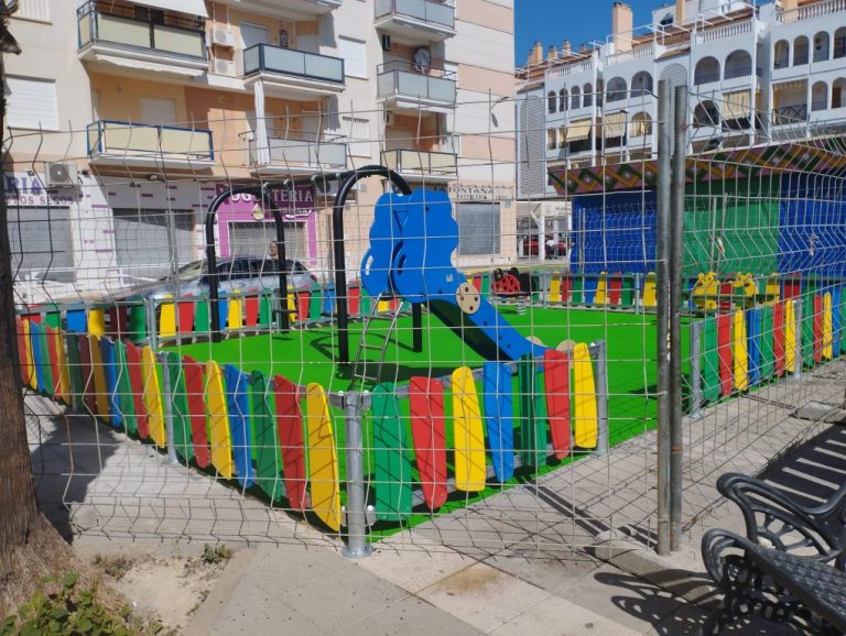 Punta Umbría abre al público este martes el nuevo parque infantil de la Plaza de la Sal de El Portil