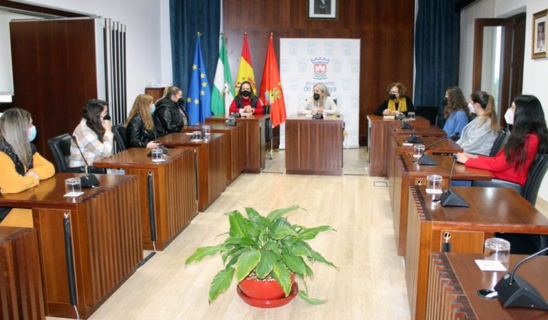 Cartaya favorece la formación y la empleabilidad de los jóvenes con nuevas becas formativas