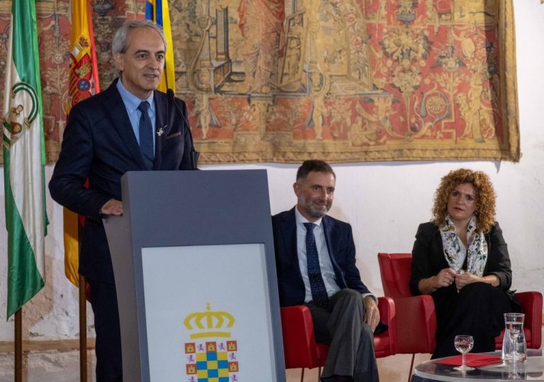 José Antonio Expósito recibe en Moguer el Perejil de Plata 2022