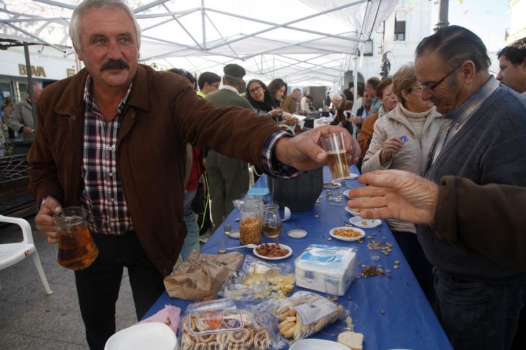Más de 30 bodegueros locales participarán este año en la X Degustación de Mosto ‘Ciudad de Cartaya’