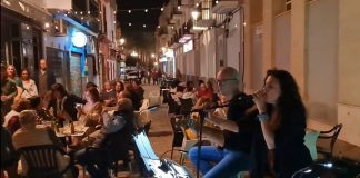 Las principales plazas del centro de Ayamonte se llenan de música