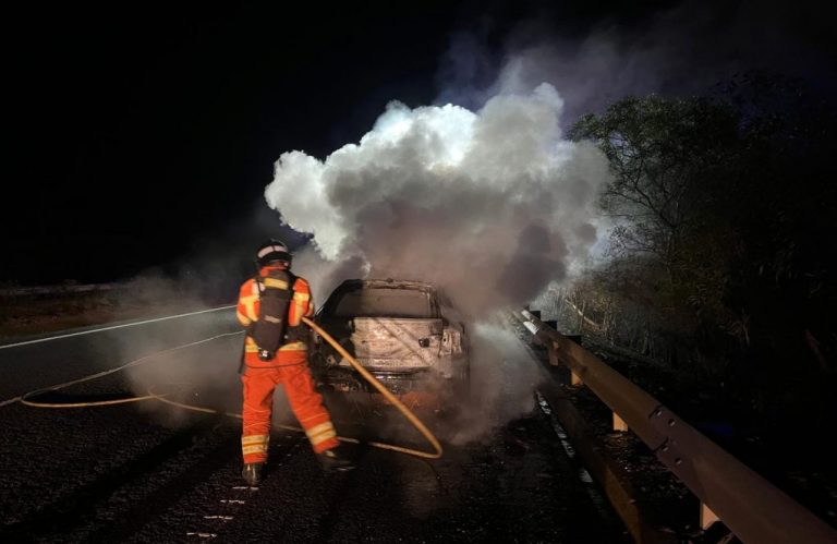 Un fuego calcina un turismo en la A-49, entre los términos de Ayamonte e Isla Cristina