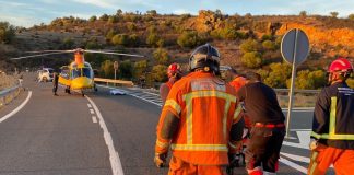 Un motorista pierde una pierna y es evacuado grave en helicóptero tras salirse de la carretera en El Granado