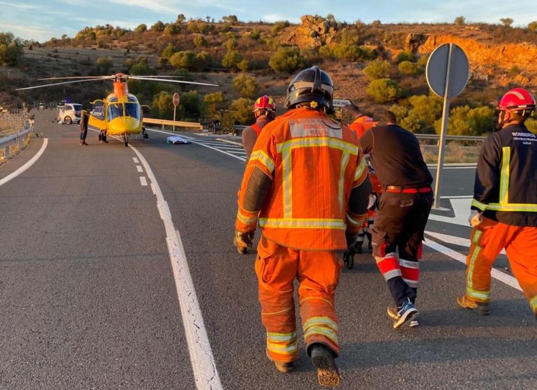 Un motorista pierde una pierna y es evacuado grave en helicóptero tras salirse de la carretera en El Granado