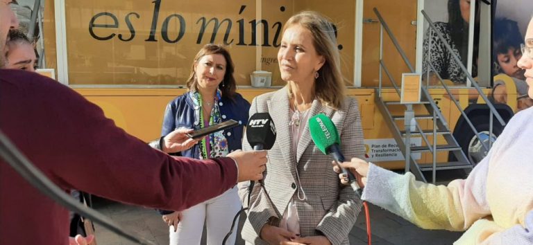 El autobús del Ingreso Mínimo Vital llega a Huelva para informar a posibles beneficiarios de la prestación