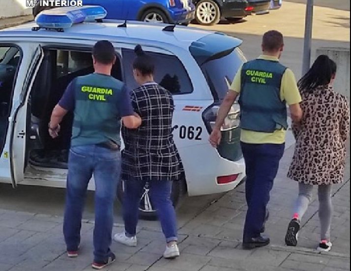 Dos detenidas por el robo de tarjetas de crédito a mayores en mercadillos de La Palma, Bollullos, Villarrasa y Almonte