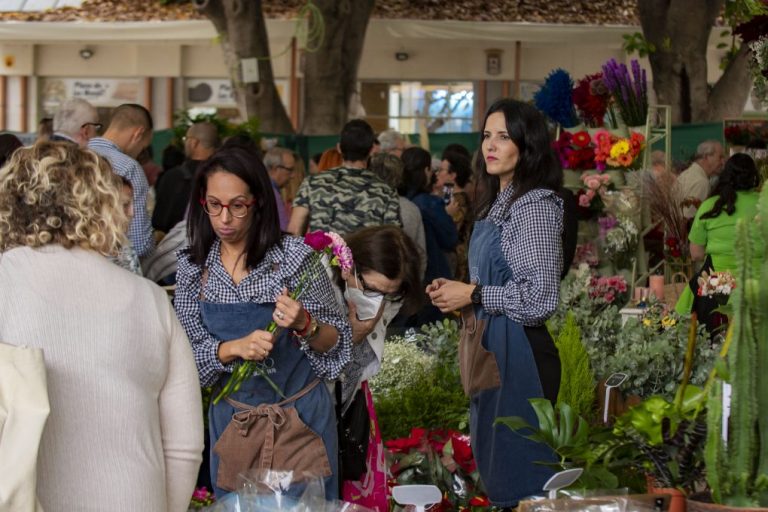 Inaugurado en Huelva el Mercado de las Flores y las Plantas de Otoño en la Plaza de las Monjas