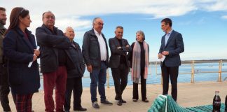 Isla Cristina es uno de los 15 puertos españoles con un banco hecho con plásticos sacados por pescadores del mar