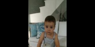 Una familia de Valverde busca un millón de donantes de 7 euros para poder curar la distrofia neuroaxonal infantil de Alejandro