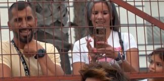 Manuel Carrasco devuelve a sus vecinos con un vídeo el cariño que recibió durante un rodaje en Isla Cristina