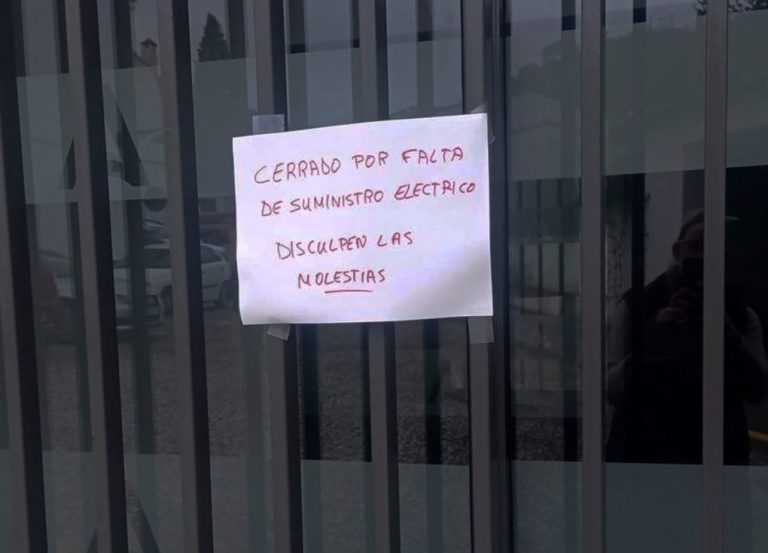La Junta inaugura un consultorio médico en Galaroza y lo cierra al día siguiente por falta de conexión eléctrica