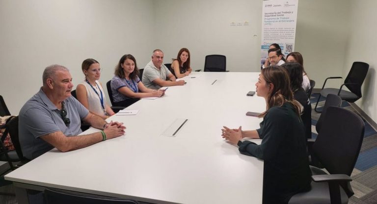 Empresarios agrícolas onubenses seleccionan en Honduras a los jornaleros que traerán a la campaña de frutos rojos
