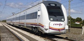 Manuela Parralo pide a la Junta que se sume al descuento del Gobierno en los transportes