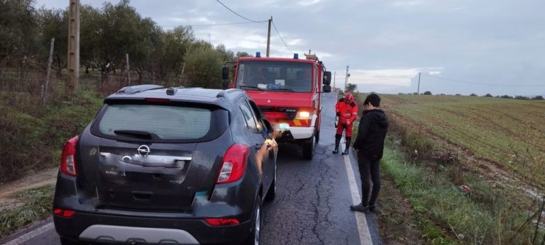 Rescatan a dos hombres en Ayamonte y Gibraleón, tras quedar atrapados en sus vehículos por las fuertes lluvias