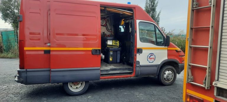Cortado un carril en la carretera HU-3110 entre Moguer y El Rocío por el deslizamiento de un talud