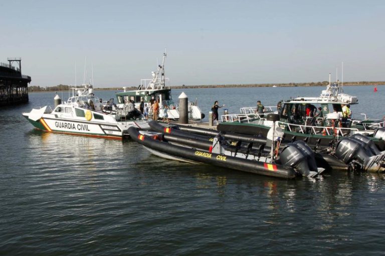 Dos personas asaltan el Puerto de Huelva con la intención de robar una lancha rápida de la Guardia Civil