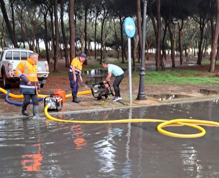 El temporal deja este lunes una decena de incidencias en los en municipios costeros onubenses