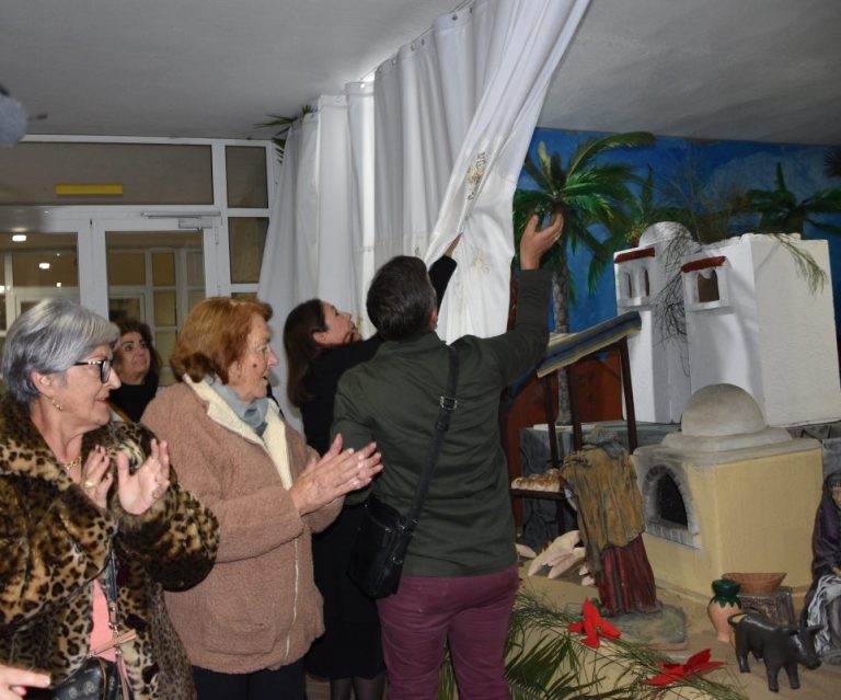 La inauguración del Belén Municipal da el pistoletazo de salida a la Navidad en Punta Umbría