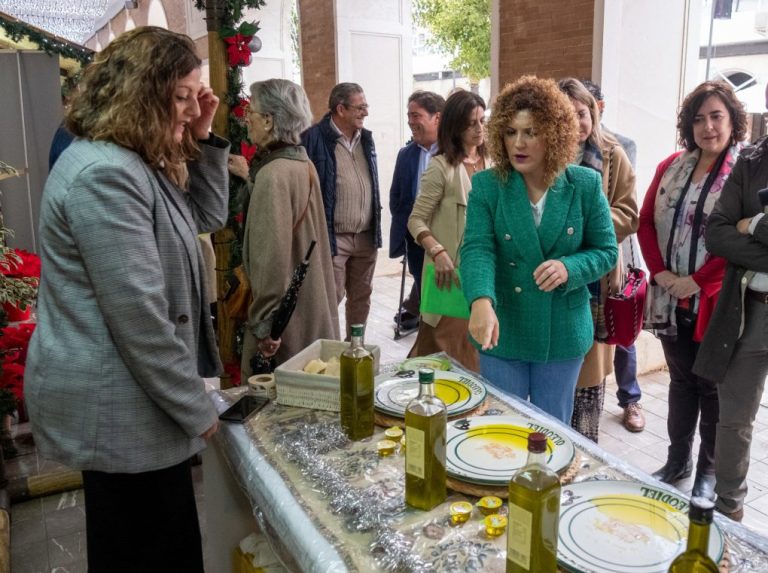 La muestra de aceite, conservas y quesos onubenses, mejor antesala gastronómica de la Navidad