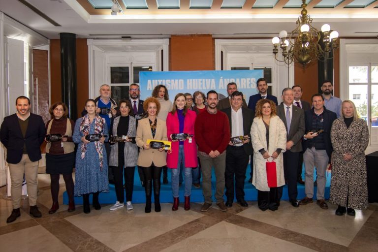 El alcalde agradece el reconocimiento de Ánsares como un reflejo del trabajo a favor del autismo en Huelva