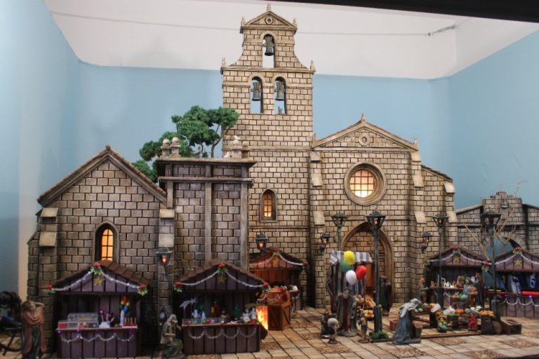 El Rompido luce un Belén inspirado en la arquitectura burgalesa
