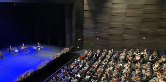 Manuel Lombo entusiasma al público de Ayamonte con sus ‘Cantes de diciembre’