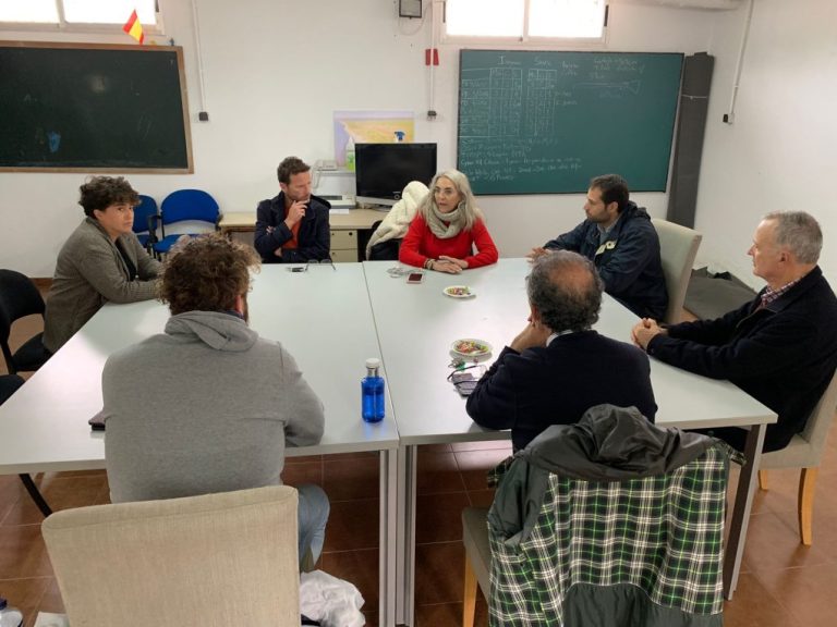 Ayuntamiento de Cartaya y vecinos de Nuevo Portil deciden facilitar el acceso al agua calle a calle