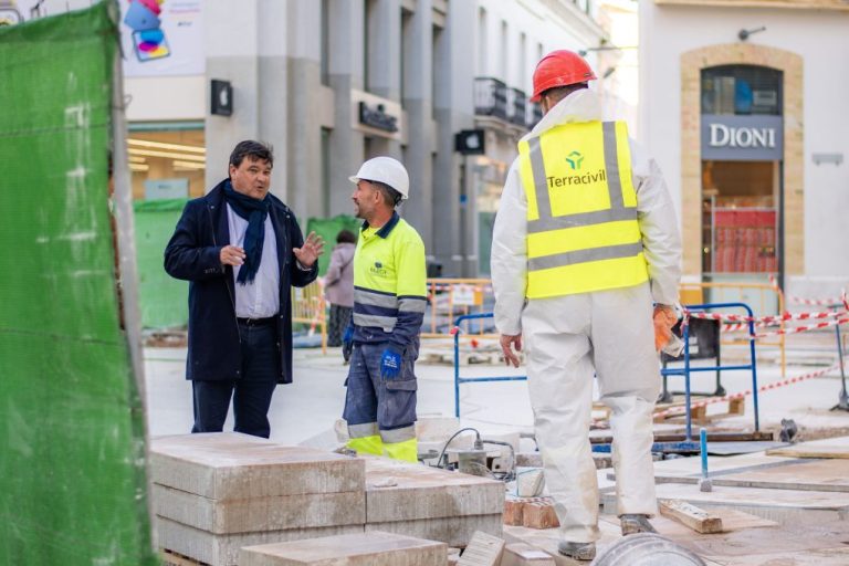 Las obras de peatonalización de Plus Ultra, en Huelva, van a buen ritmo y se cumplirán los plazos establecidos