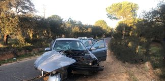 Bomberos de San Juan del Puerto intervienen en un accidente con un herido en el camino de La Ratona
