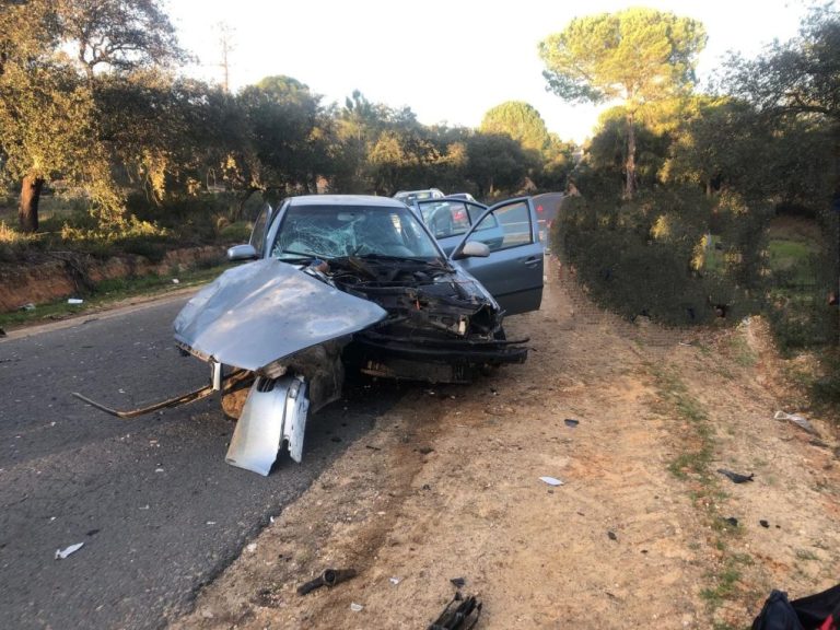 Bomberos de San Juan del Puerto intervienen en un accidente con un herido en el camino de La Ratona